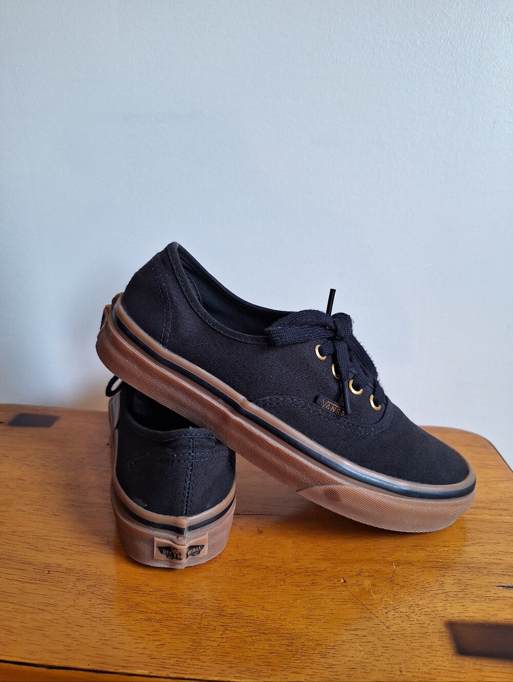 Vans Authentic Skate Shoe   Black / Gum Women's Size 7.5 - Picture 2 of 10